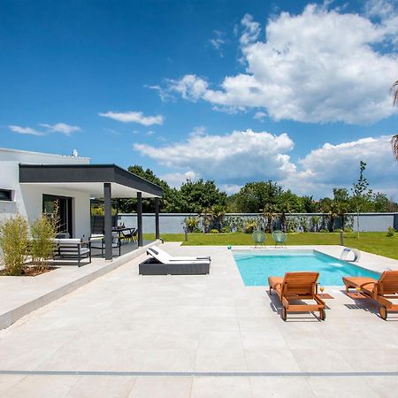 Villa Eni Medulin Sisan Heated Pool Exterior foto