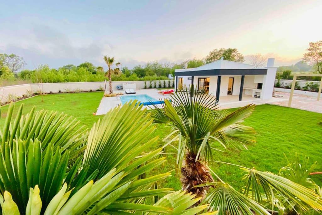 Villa Eni Medulin Sisan Heated Pool Exterior foto