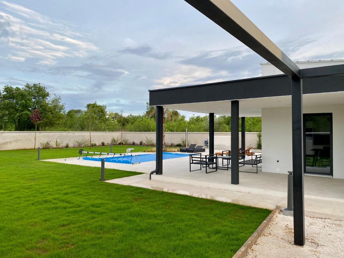 Villa Eni Medulin Sisan Heated Pool Exterior foto