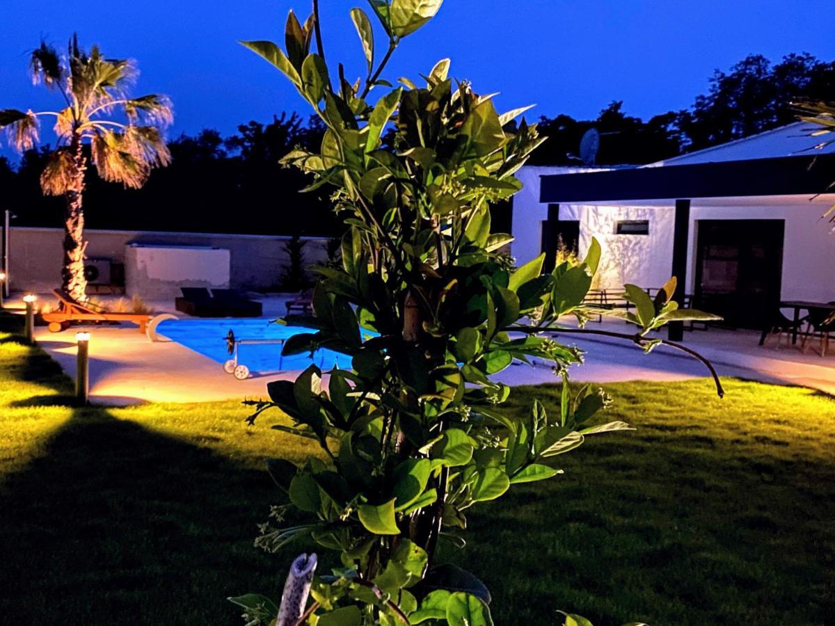 Villa Eni Medulin Sisan Heated Pool Exterior foto