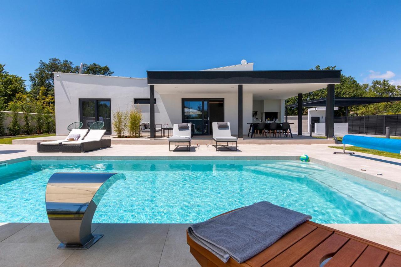 Villa Eni Medulin Sisan Heated Pool Exterior foto