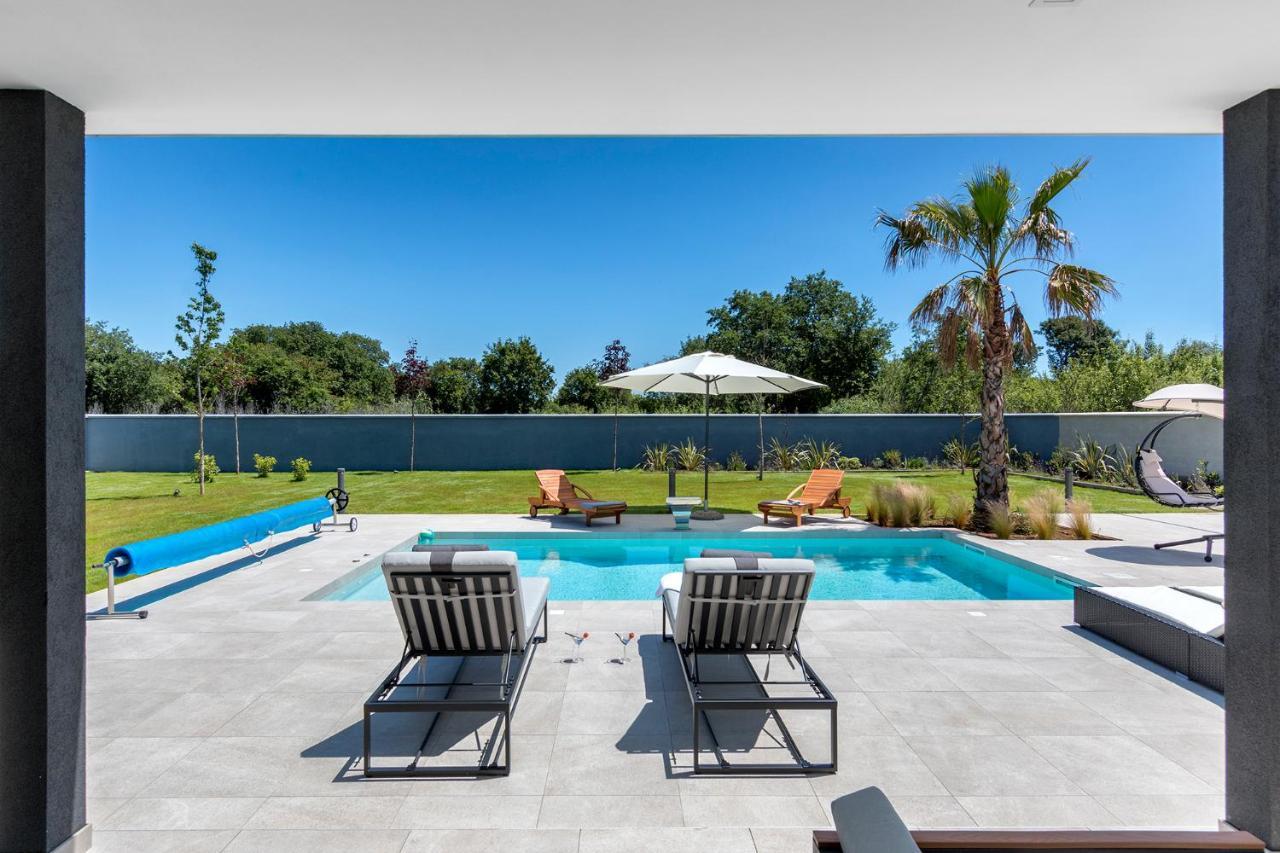 Villa Eni Medulin Sisan Heated Pool Exterior foto